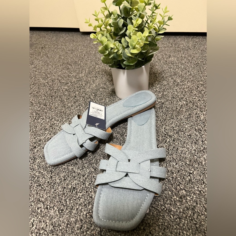 NWT - Universal Thread Spring/Summer denim Sandals - Size 10